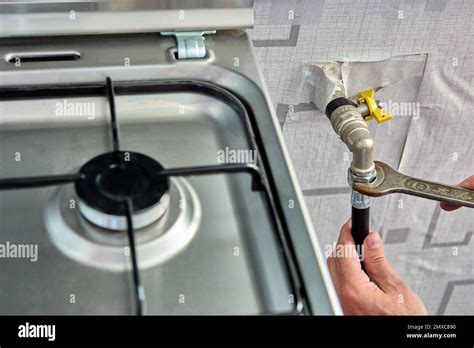 disconnecting a gas cooker hose